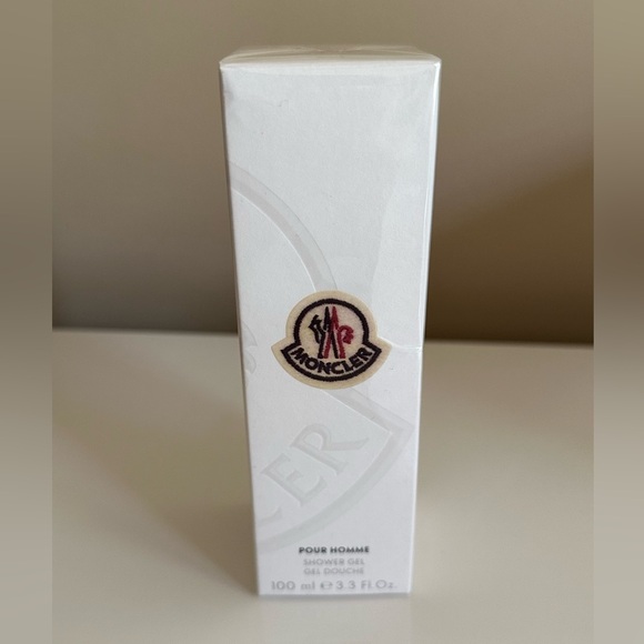 NEW Moncler Toiletry Bag + FREE Gift with Purchase Moncler Shower Gel - Picture 10 of 11